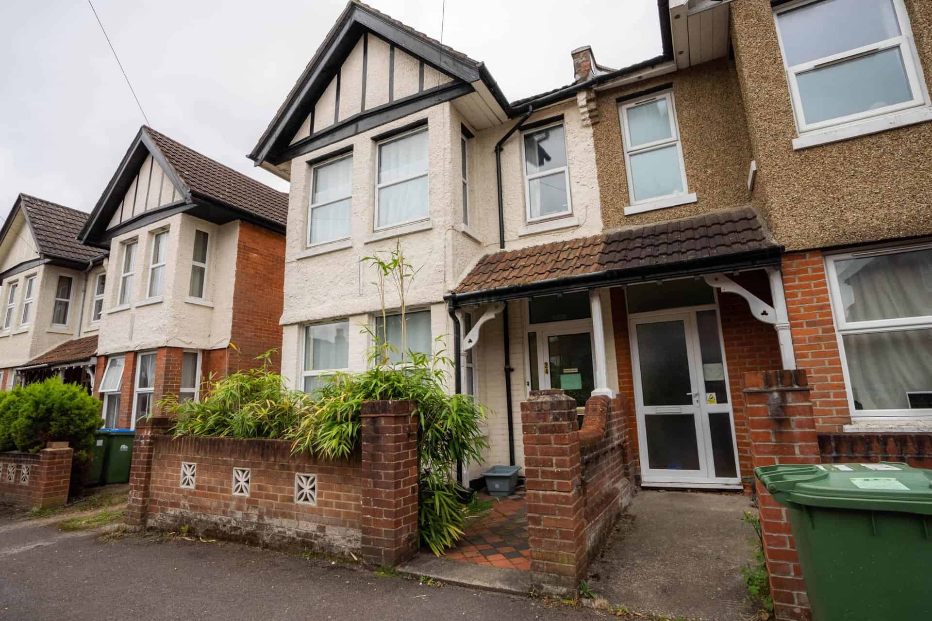 24 Holyrood Avenue